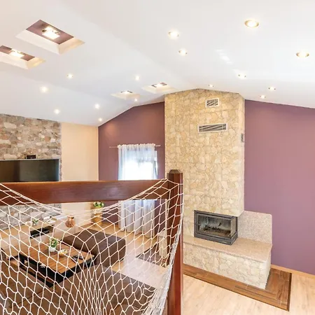 Semesterbostad Beautiful In With Wifi Hrvace