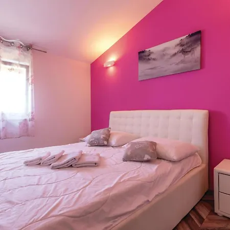 Semesterbostad Beautiful In With Wifi Hrvace