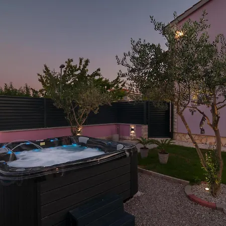 Semesterbostad Beautiful In With Wifi Hrvace